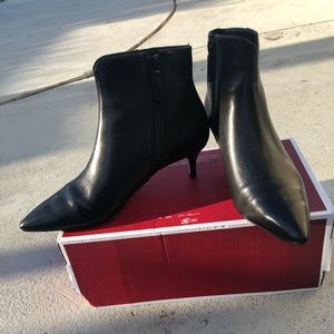 Cole Haan black leather boots kitten heel